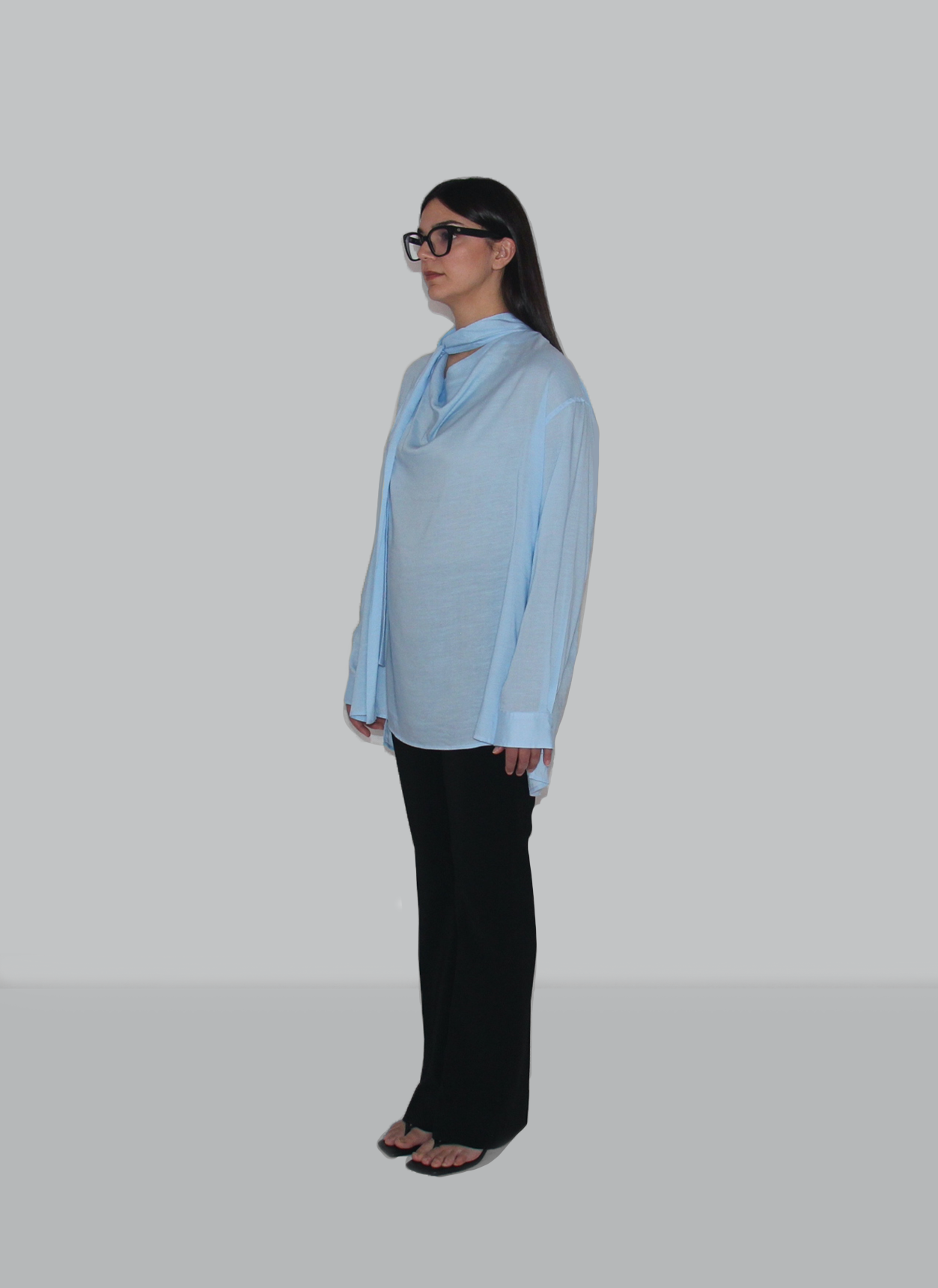 Chemise en mousseline à col drapé et ruban multi-usage